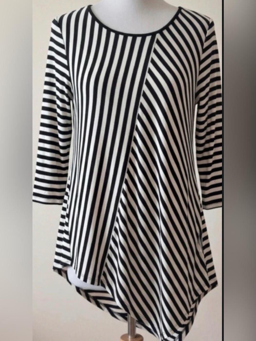 Cable & Gauge Asymmetrical Chevron Stripe Knit Tunic Blouse Black White Large